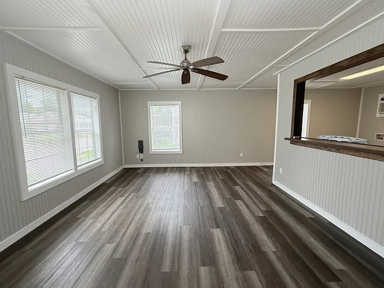 1016 W Crawford St — Photo 3