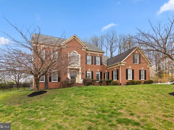 1068 Cedar Chase Ct, Herndon, VA 20170