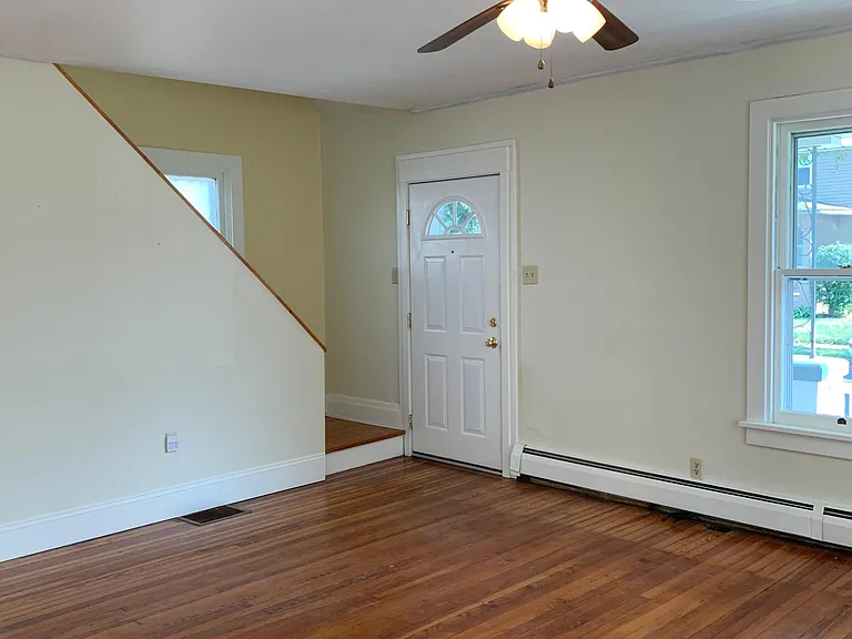 127 W Caracas Ave — Photo 11