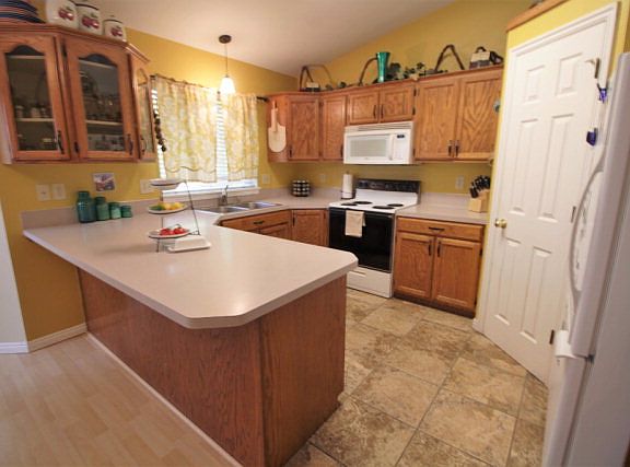 4th image of 3590 Spring Creek Dr