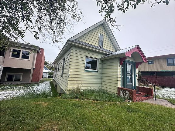 3rd image of 316 Broadway Ave S