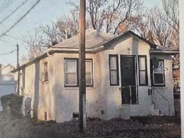 222 4th St W, Dickinson, ND 58601