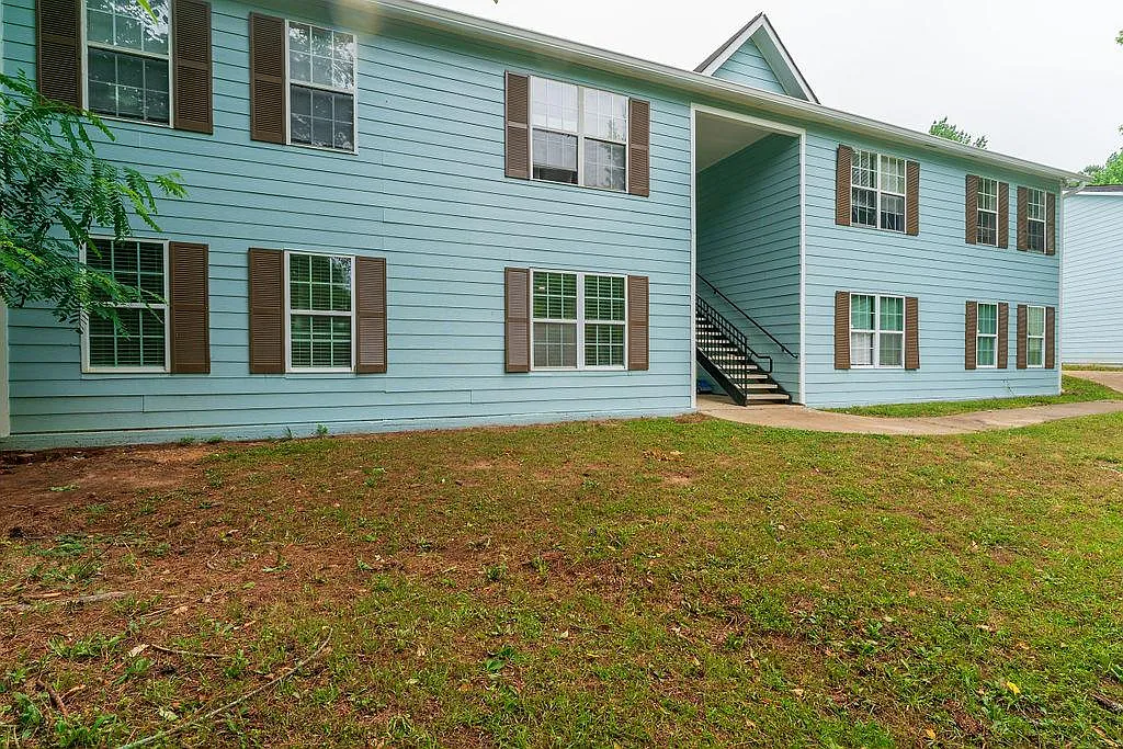 3 bed, 1200 sqft, $1,999 — Photo 1