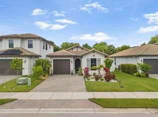 8805 Madrid Cir, Naples, FL 34104