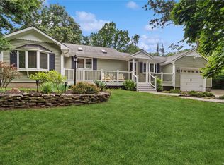 6 Community Rd, Coram, NY 11727