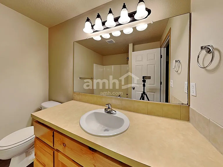 2144 E 3rd St — Photo 10