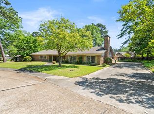 1303 Holloway Dr, Texarkana, TX 75503