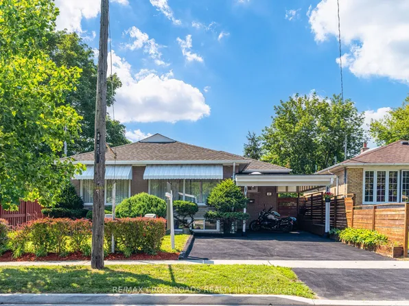 49 Clementine Sq, Toronto, ON M1G 2V9