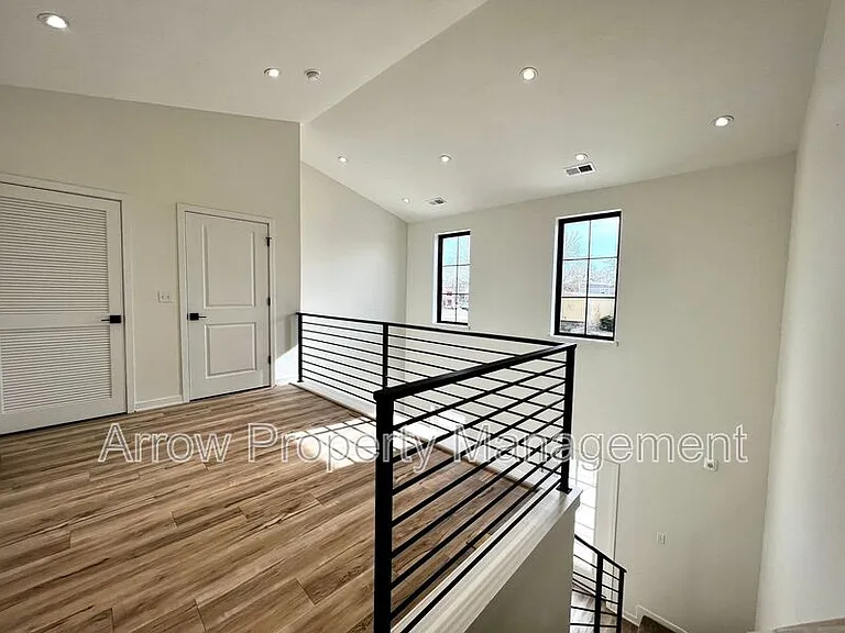 2230 R St #1 — Photo 9