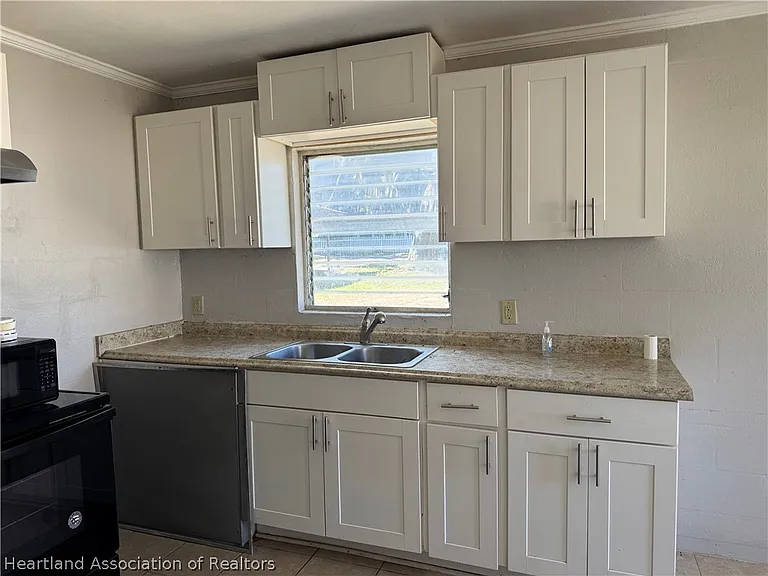 315 Sangster St — Photo 6