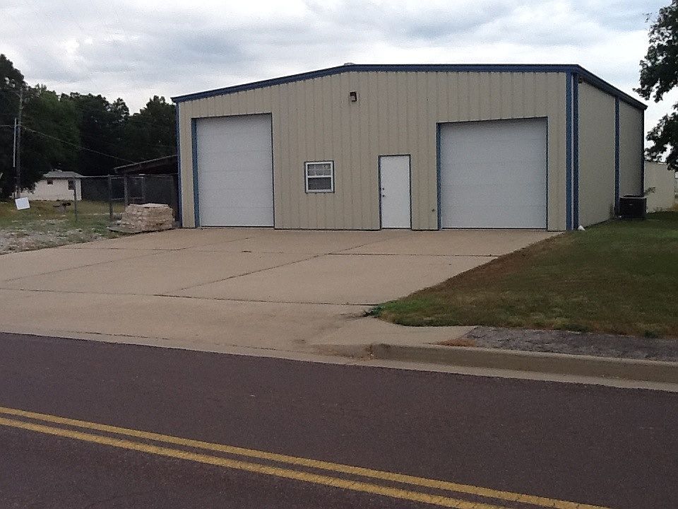 2nd image of 1097 Bluff Dr