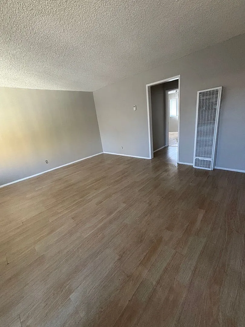 854-856 Orchid Ct. — Photo 2