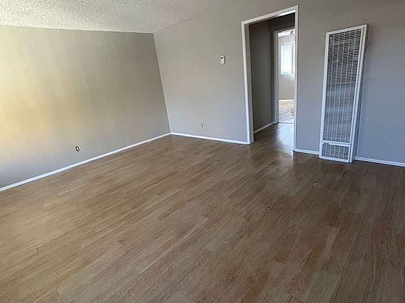 3rd image of 854-856 Orchid Ct #L
