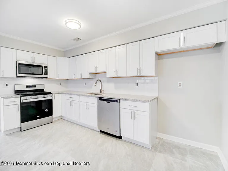869 Mariposa Ct — Photo 6