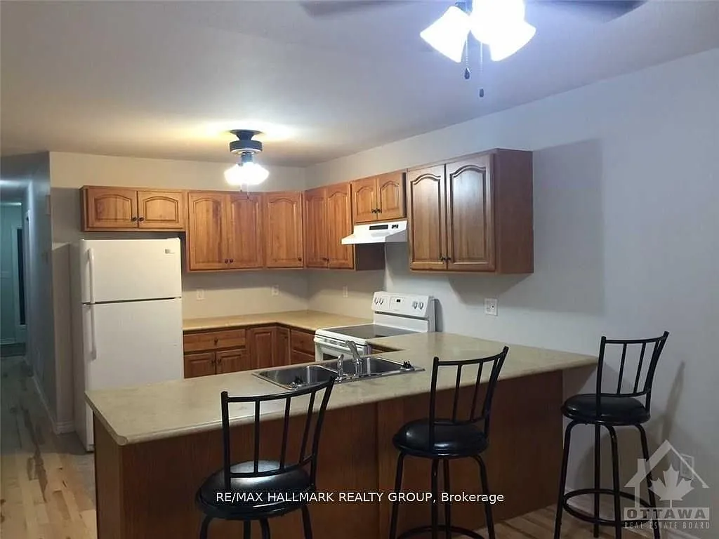 3 bed, $2,600 — Photo 4