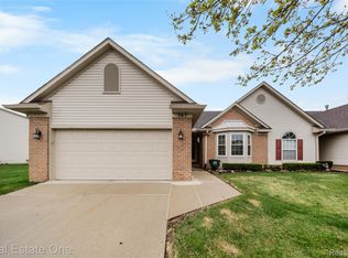 367 N Oak Dr, Walled Lake, MI 48390