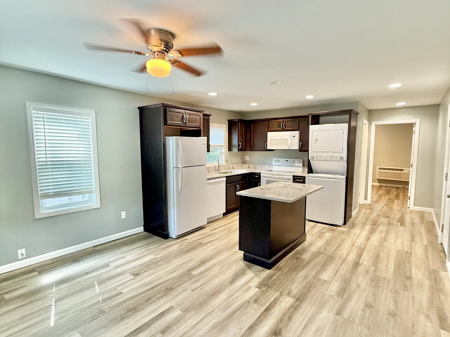 222 W Broadway Ave — Photo 1