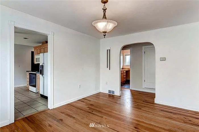 4 bed, 2083 sqft, $2,800 — Photo 2