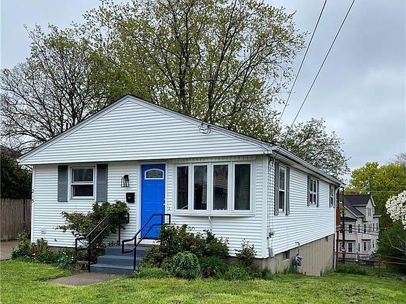 3rd image of 215 Sunbury St