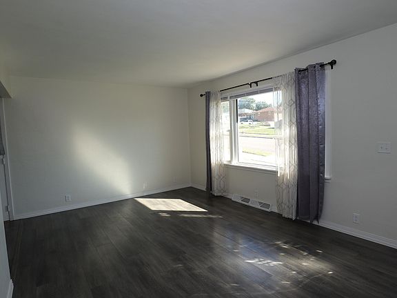 4th image of 1107 Lincoln St