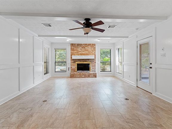 Living Room Facing fireplace