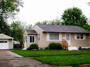 225 Renrose Ave, Loves Park, IL 61111