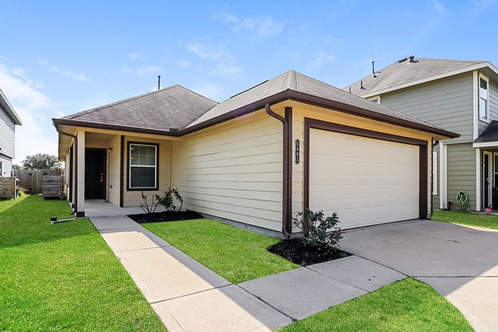 2nd image of 5403 Plantation Forest Dr