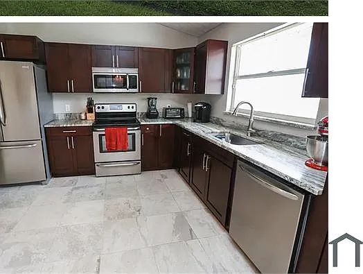 518 SE Oceanspray Ter — Photo 3