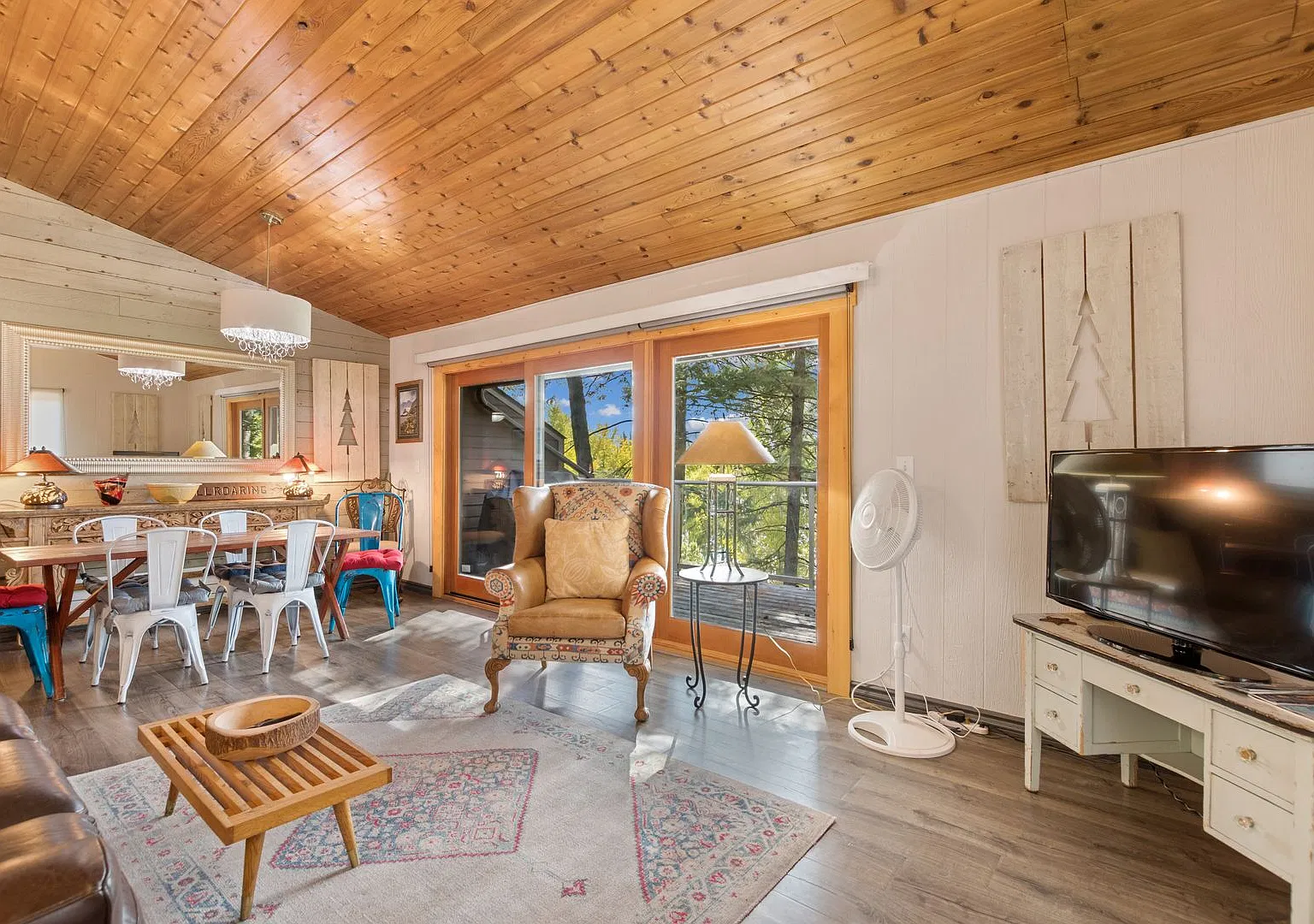 2 bedroom, 2 bathroom Whitefish Condo, steps away from Whitefish Lake, minutes from the ski slopes! — Photo 2