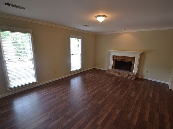 3rd image of 2550 Broadmoor Ct