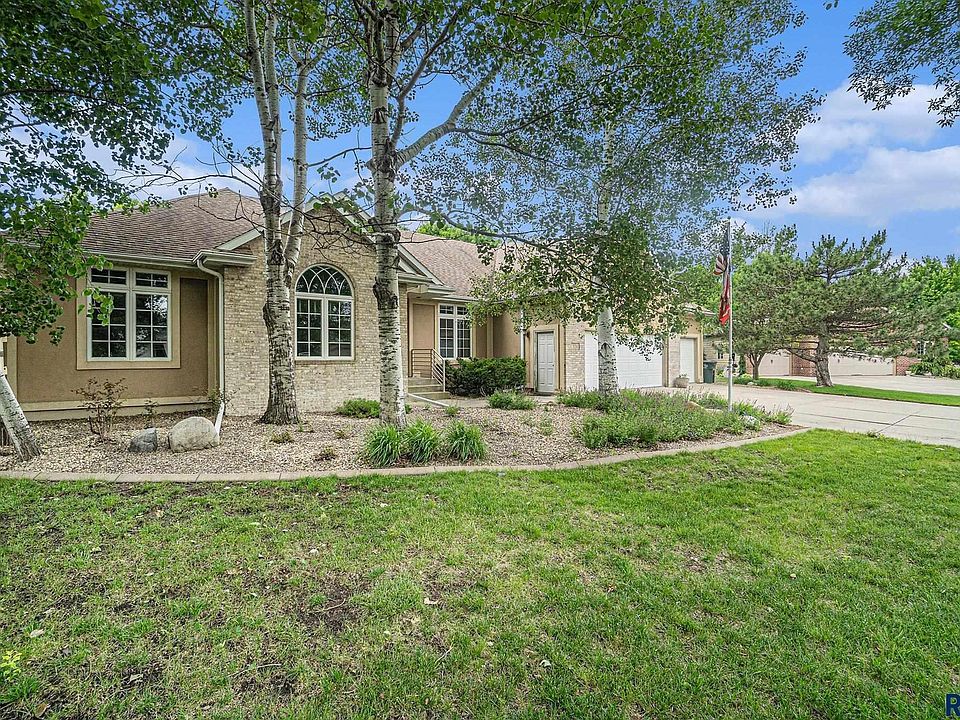 1st image of 304 W Laquinta Cir