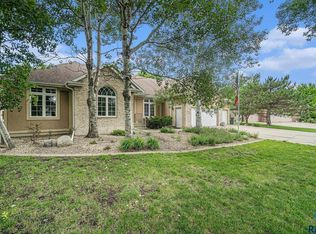 304 W Laquinta Cir, Sioux Falls, SD 57108