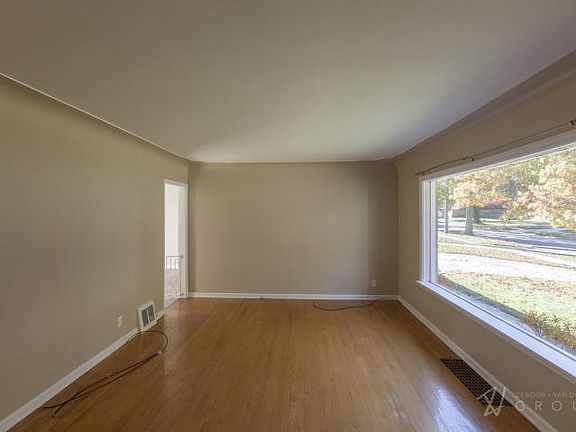 2nd image of 1506 Cornell Dr SE