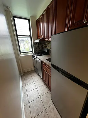 Rented by Salon Realty Corp | media 11