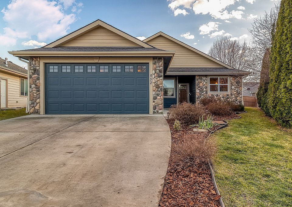 1st image of 552 SE Magnoni Dr