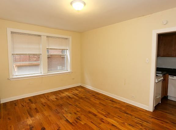 4th image of 711 W Belmont Ave APT 105