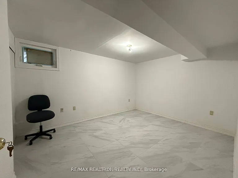 61 Wilmont Dr — Photo 4