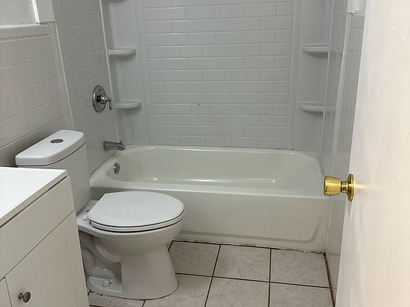 5th image of 30435 Dubsdread Dr APT A