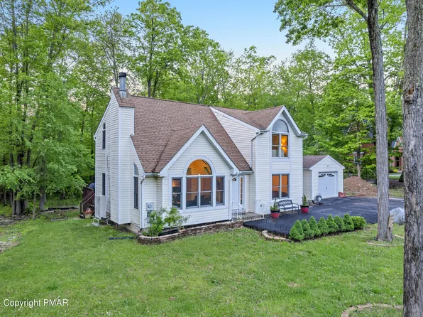 211 Escoll Dr, East Stroudsburg, PA 18301