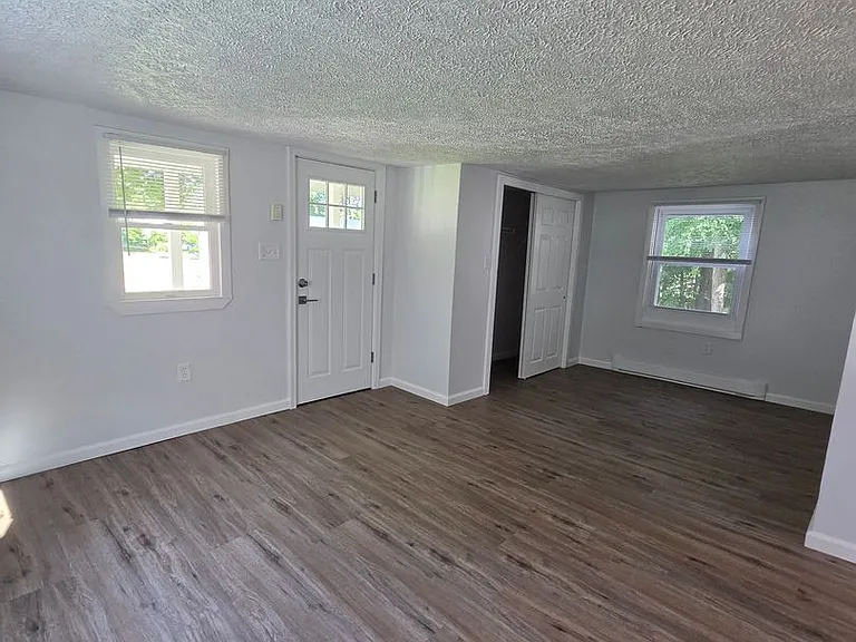1735 W 8th St — Photo 6