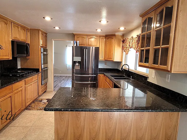 152 Redwood Ave — Photo 8