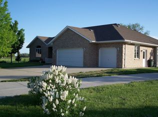 367 Hunters Ridge Dr, Mead, CO 80542