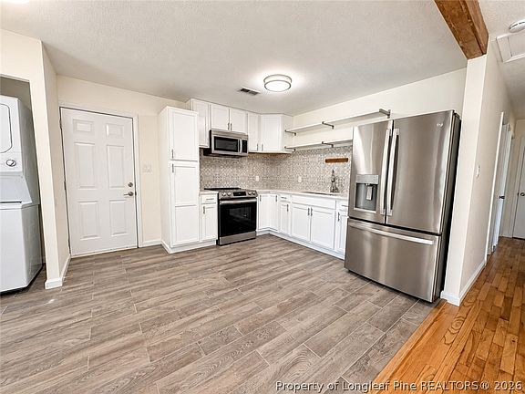 5th image of 804 Brewer St