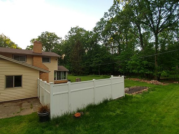 5th image of 255 Glenview Dr