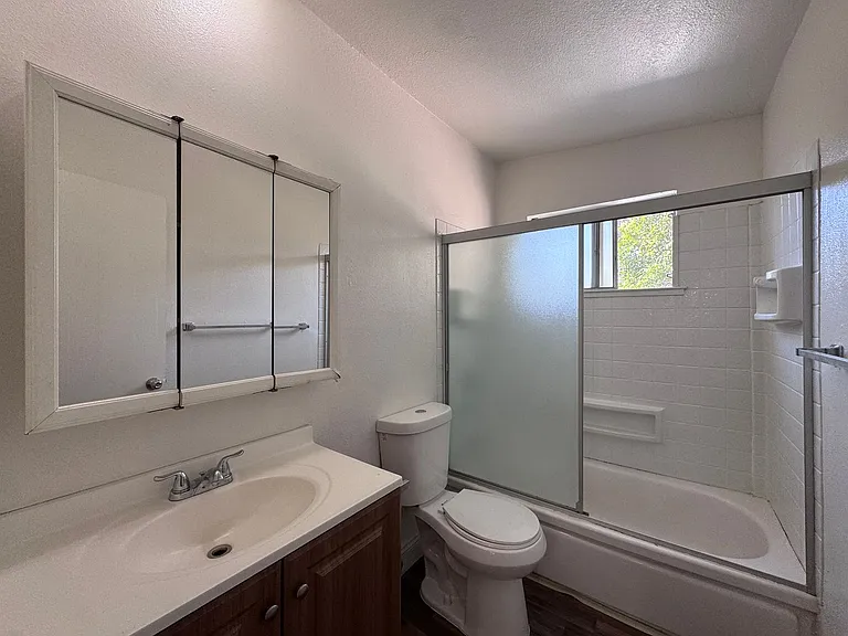 1806 H Street — Photo 11