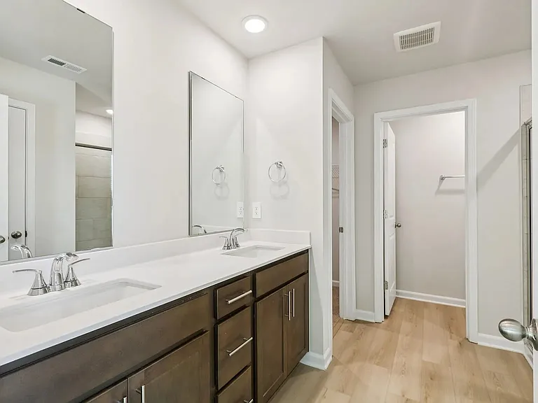 1024 Saint Lawrence Dr — Photo 5