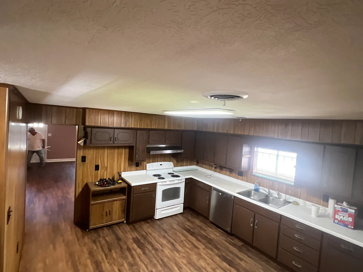 2 bed, 1.5 bath, 1293 sqft, $1,350 — Photo 3