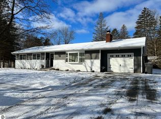 3215 Saint Marys Dr, Midland, MI