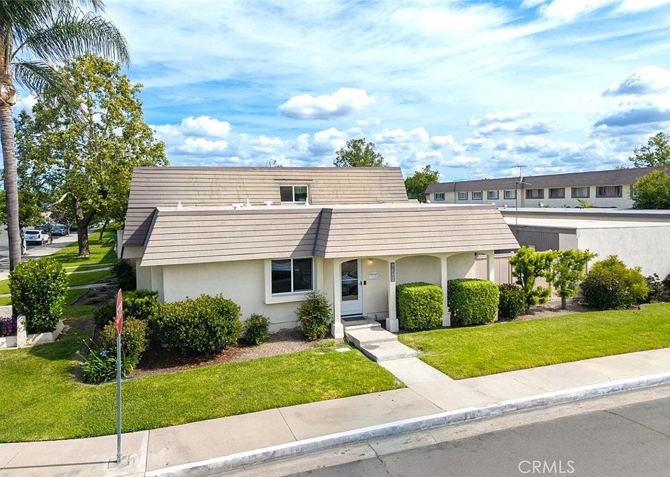 1st image of 9692 Bloomfield Ave