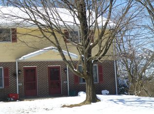 98 N 10th St, Akron, PA 17501